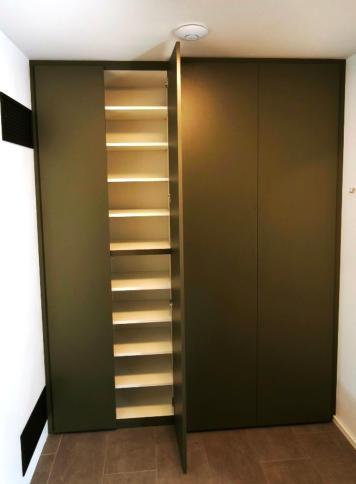 Wandschrank ,Türen Push to open, Maßanfertigung