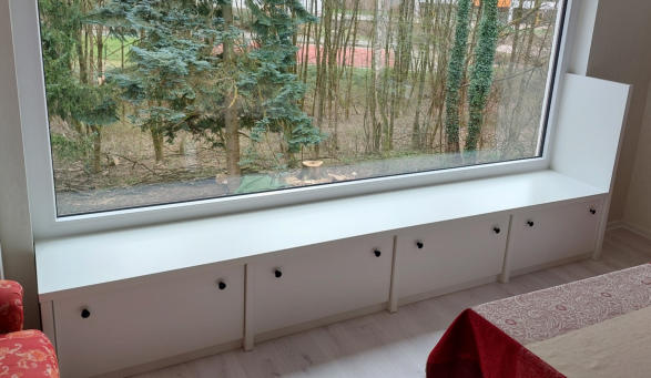 Sitzbank mit Schubladen, Maßanfertigung, weiß lackiert